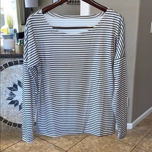 Boat neck long sleeved shirt